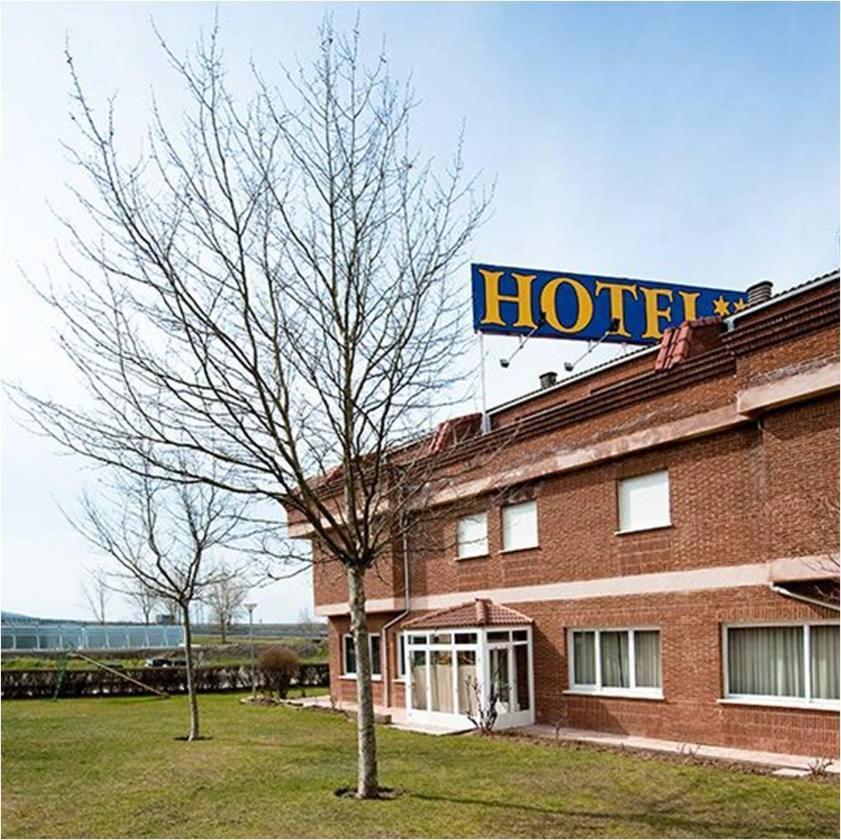 Buniel Hotel Area Serrano מראה חיצוני תמונה